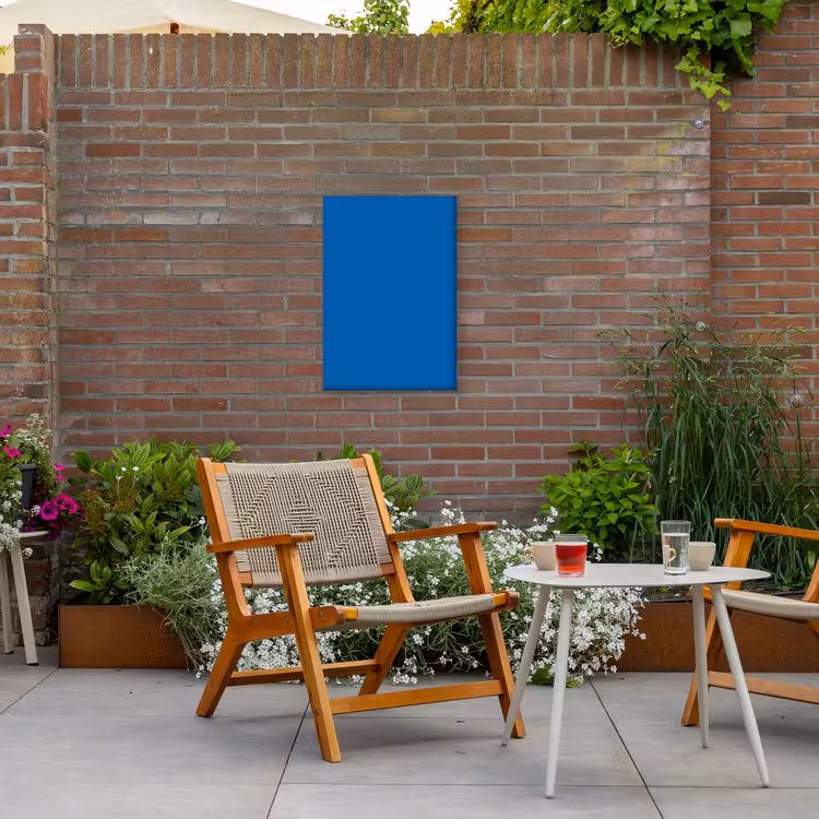 Classic - Azure - Blauw Tuinposter op houten frame 2 cm dik klein 841 -sfeer3