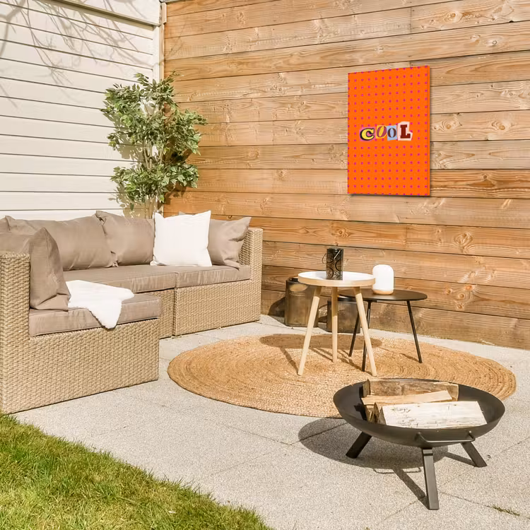 Cool - Stippen - Oranje Tuinposter op houten frame 2 cm dik klein -sfeer2