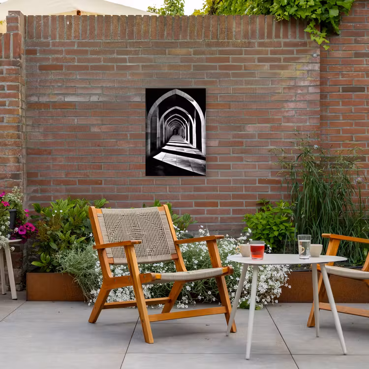 Gang - Bogen - Schaduw - Diepte Tuinposter op houten frame 2 cm dik klein -sfeer3