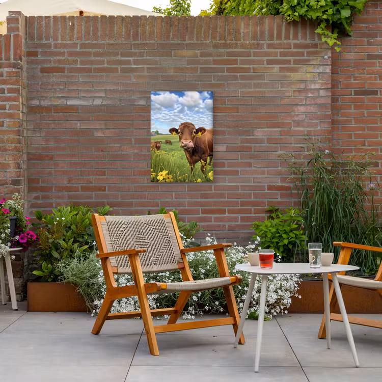 Koe - Weide - Bloemen Tuinposter op houten frame 2 cm dik klein -sfeer3