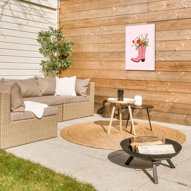 Cowboylaarzen - Roze - Boeket - Bloemen Tuinposter op houten frame 2 cm dik klein -sfeer2