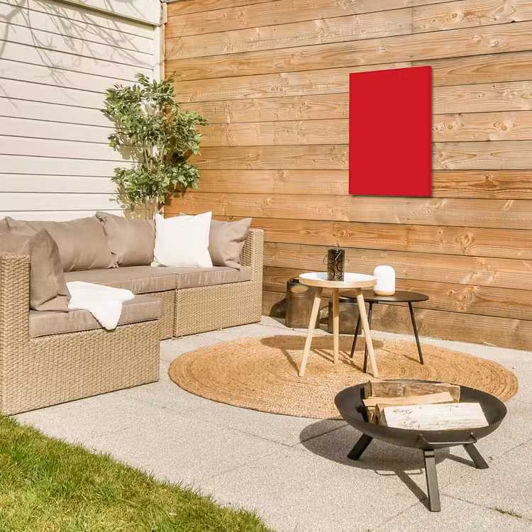 Crimson - Velvet - Rood Tuinposter op houten frame 2 cm dik klein 841 -sfeer2