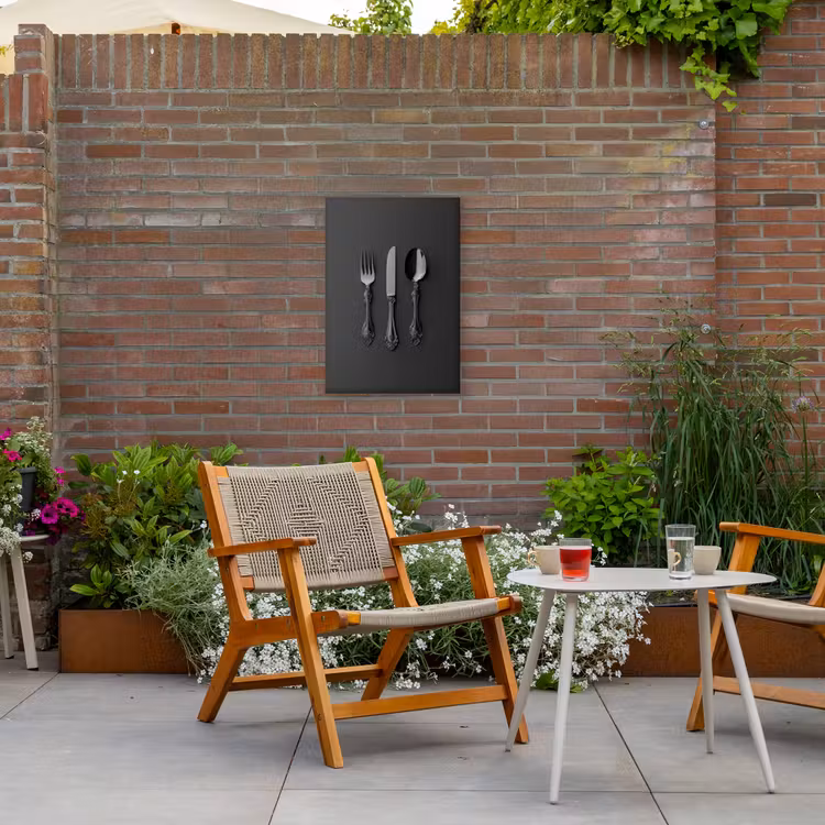 Bestek - Zwart Tuinposter op houten frame 2 cm dik klein -sfeer3