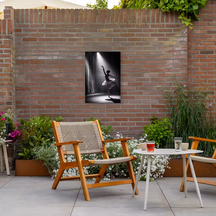 Danser - Podium - Zwart-wit - Kunst - Klassiek Tuinposter op houten frame 2 cm dik klein -sfeer3