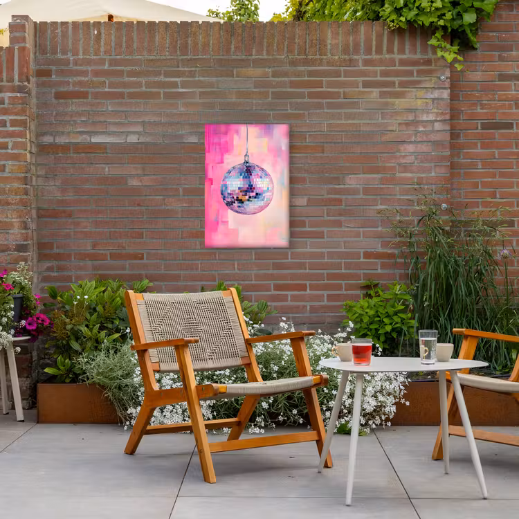 Discobal - Pink - Verf Tuinposter op houten frame 2 cm dik klein -sfeer3