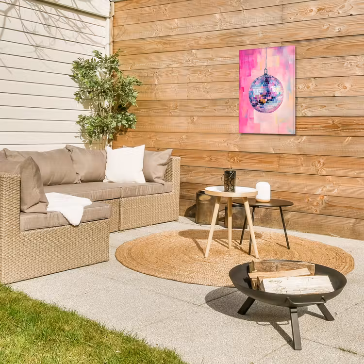 Discobal - Pink - Verf Tuinposter op houten frame 2 cm dik klein -sfeer2