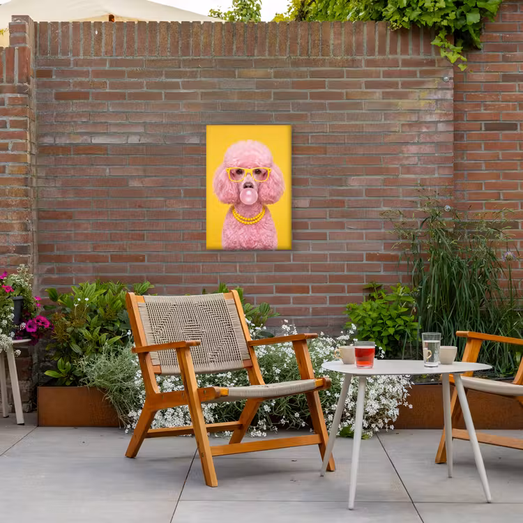 Hond - Kauwgum - Dieren - Modern - Roze Tuinposter op houten frame 2 cm dik klein -sfeer3