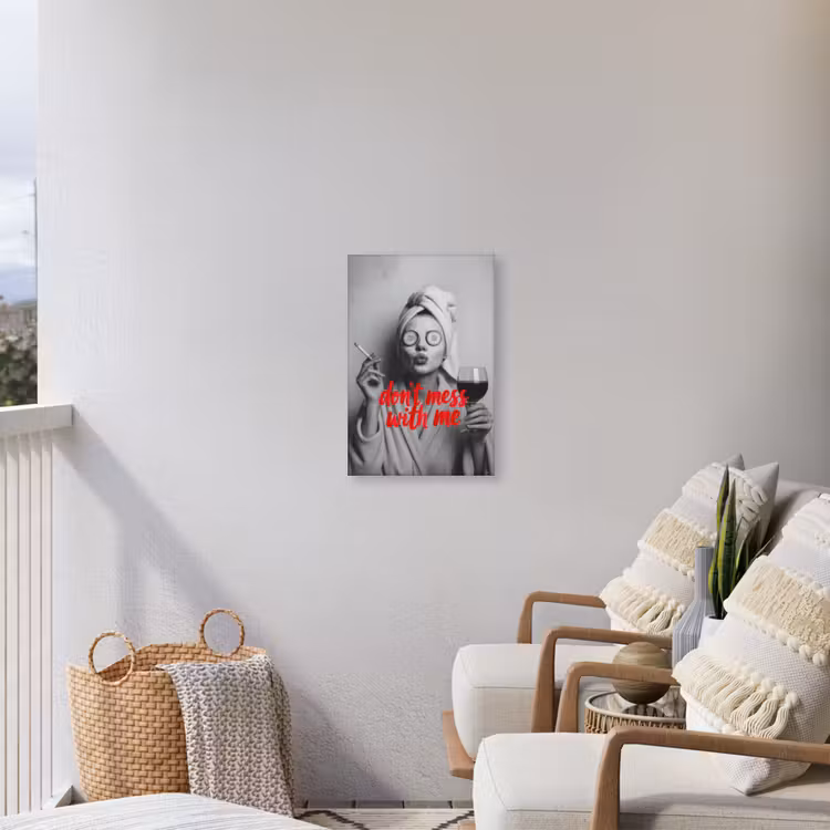 Don't mess with me - Wijn - Vrouw - Sigaret Tuinposter op houten frame 2 cm dik klein -sfeer1