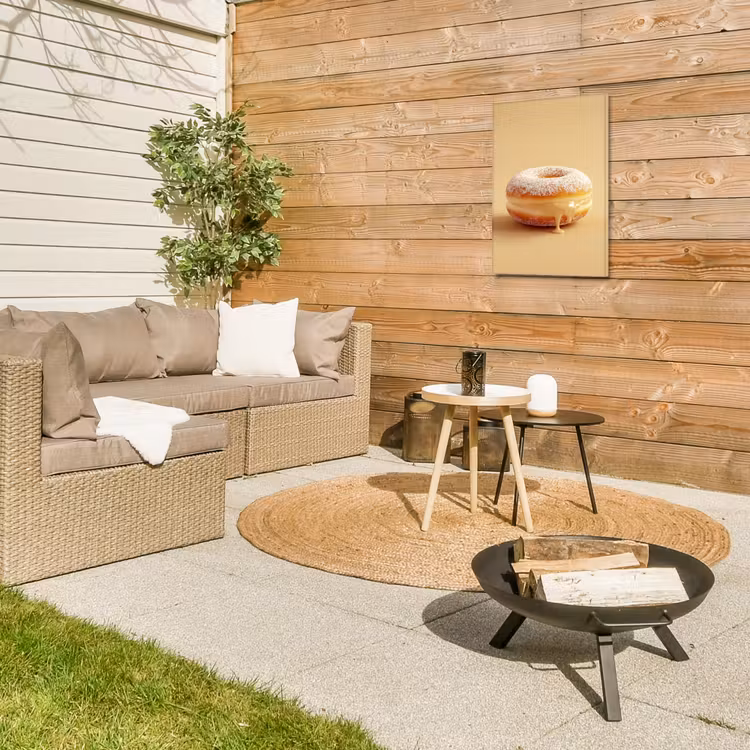 Donut - Romig - Poedersuiker - Beige Tuinposter op houten frame 2 cm dik klein -sfeer2