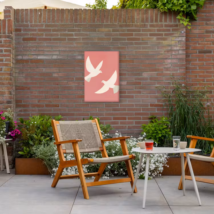 Duiven - Wit - Sierlijk Tuinposter op houten frame 2 cm dik klein -sfeer3