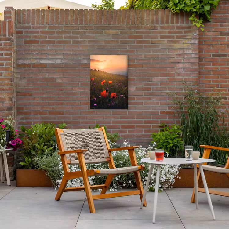 Bloemenveld - Gras - Bloemen - Planten - Zonsondergang - Oranje Tuinposter op houten frame 2 cm dik klein -sfeer3