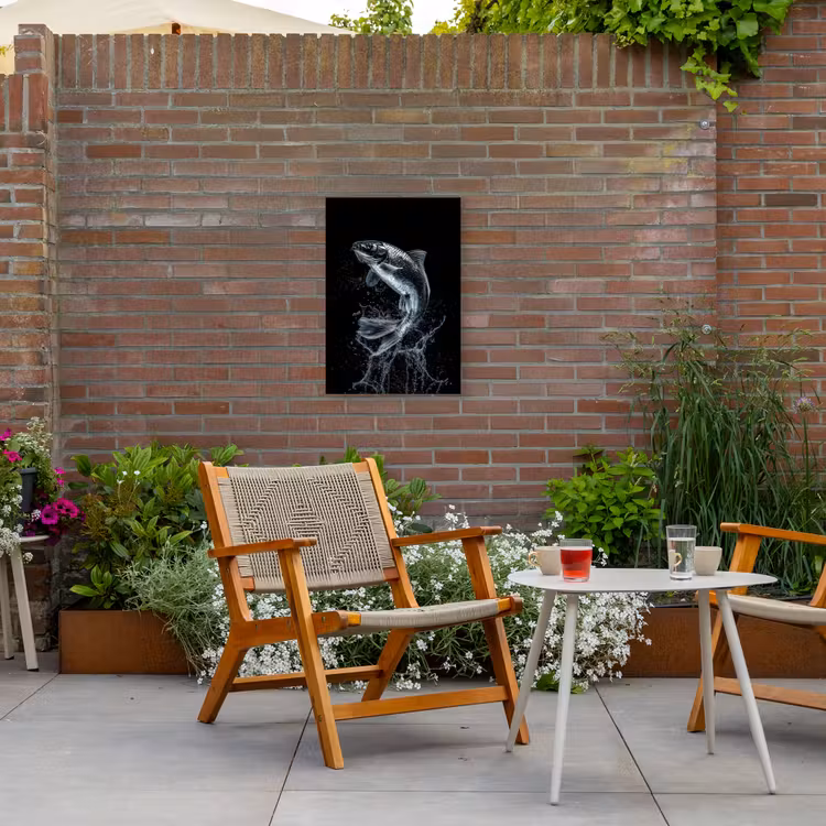Vis - Koi - Zwart - Water Tuinposter op houten frame 2 cm dik klein -sfeer3