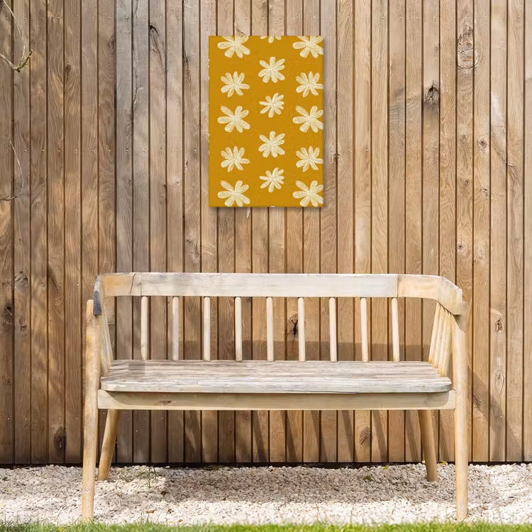 Bloem - Speels - Okergeel Tuinposter op houten frame 2 cm dik klein 841 -sfeer4