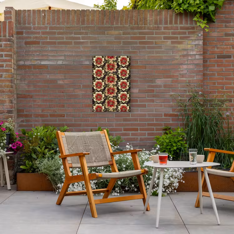 Bloemen - Klassiek - Patroon - Rood Tuinposter op houten frame 2 cm dik klein 841 -sfeer3