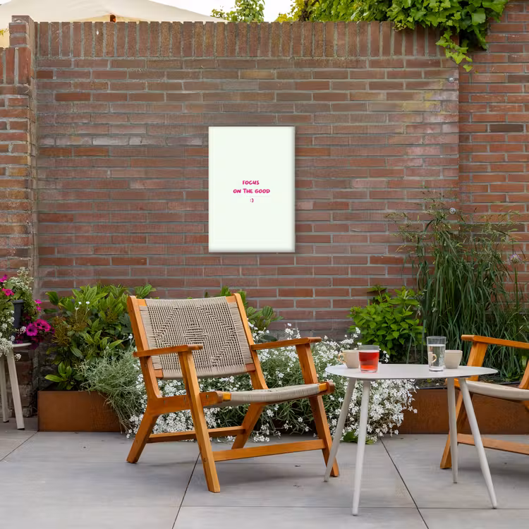 Focus - Beige - Roze - Smiley Tuinposter op houten frame 2 cm dik klein -sfeer3