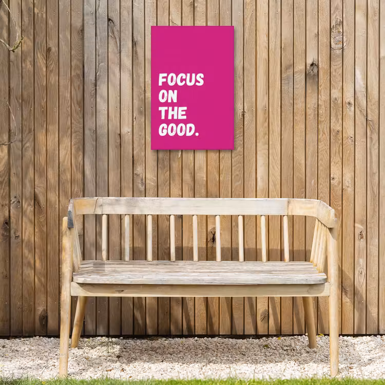 Focus on the good - Roze - Simple Tuinposter op houten frame 2 cm dik klein -sfeer4