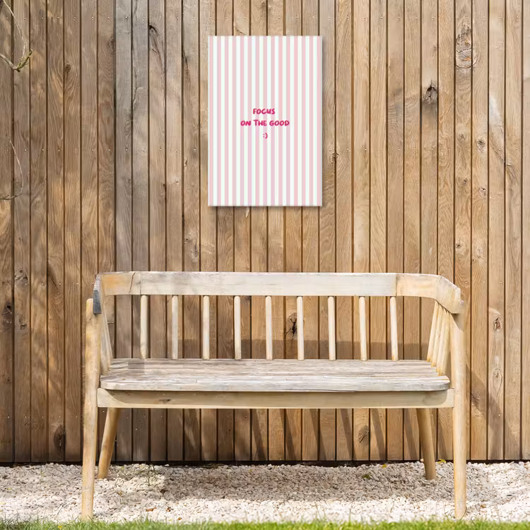 Focus on the good - Strepen - Roze - Smiley Tuinposter op houten frame 2 cm dik klein -sfeer4