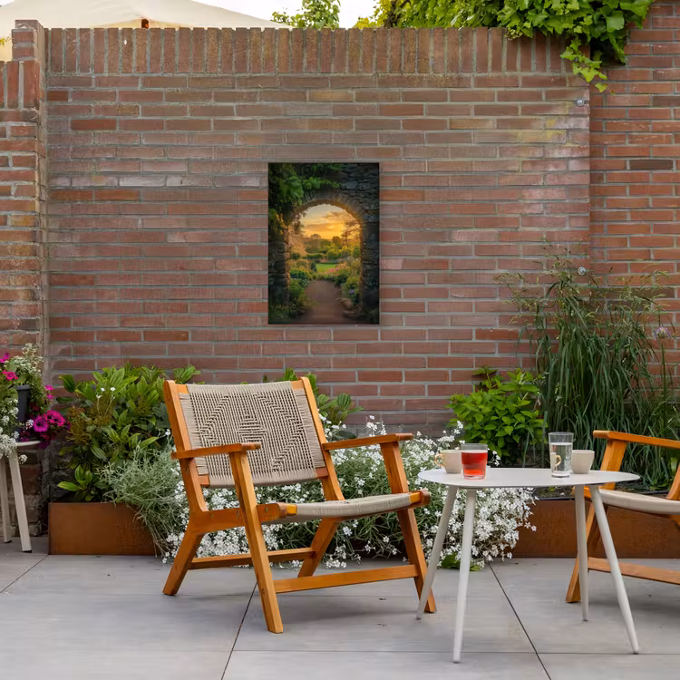 Poort - Planten - Zonsondergang Tuinposter op houten frame 2 cm dik klein -sfeer3