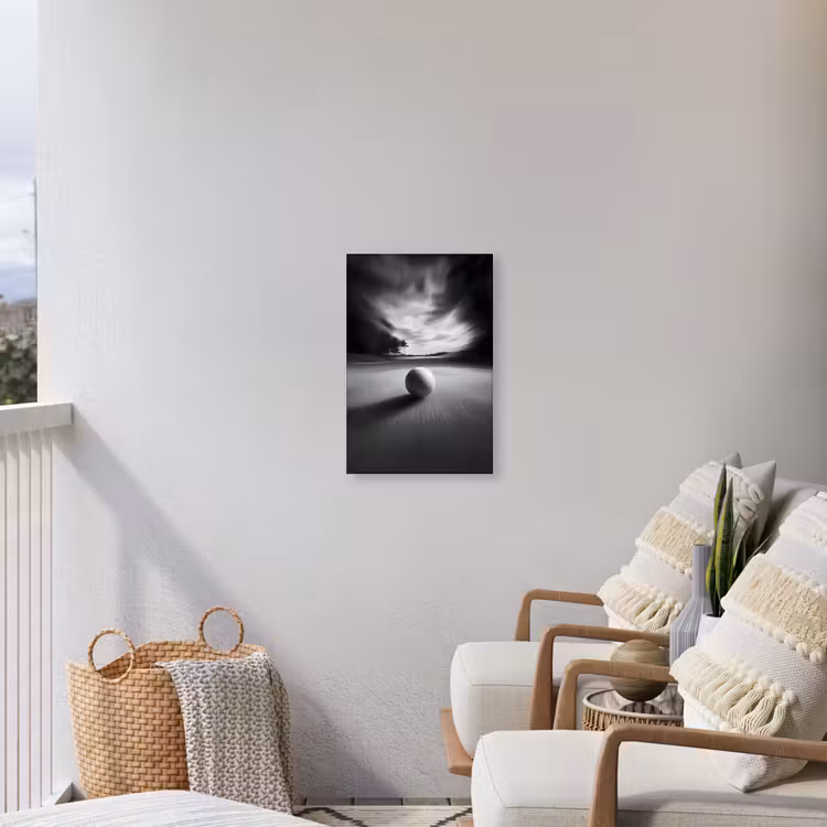 Golfbal - Wazig - Zwart Tuinposter op houten frame 2 cm dik klein -sfeer1