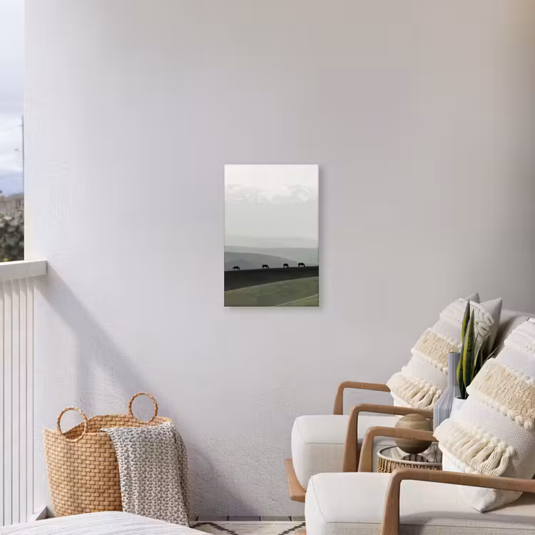Grijs - Berg - Paarden Tuinposter op houten frame 2 cm dik klein -sfeer1