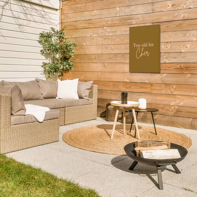 Groen - Too old for cher - Roze Tuinposter op houten frame 2 cm dik klein -sfeer2