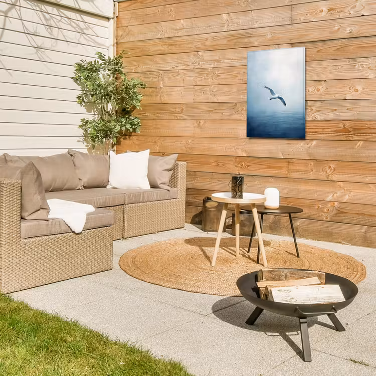 Meeuw - Wit - Zee - Mistig Tuinposter op houten frame 2 cm dik klein -sfeer2