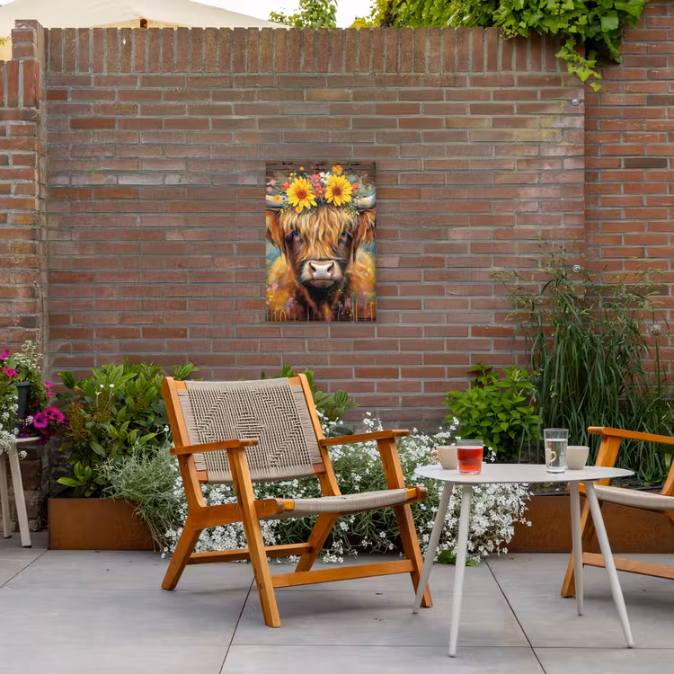 Hooglander met Bloemenkroon Tuinposter op houten frame 2 cm dik klein -sfeer3