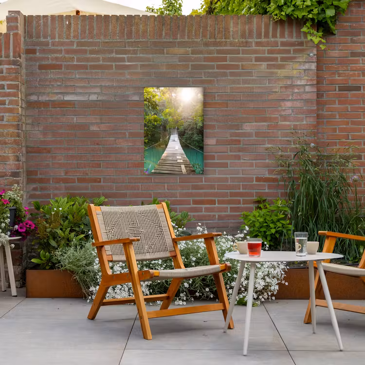 Jungle - Water - Brug - Natuur - Planten Tuinposter op houten frame 2 cm dik klein -sfeer3