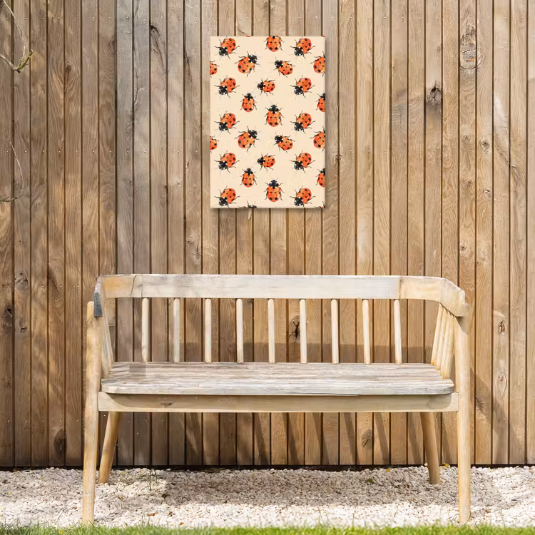 Lieveheersbeestjes - Patroon - Rood Tuinposter op houten frame 2 cm dik klein 841 -sfeer4