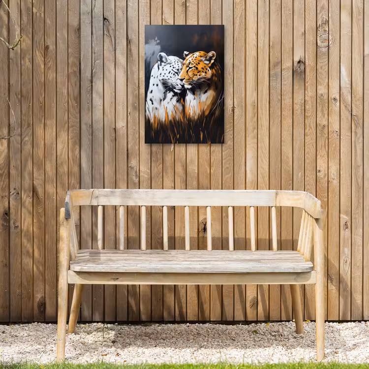 Luipaard - Oranje - Wit - Gras Tuinposter op houten frame 2 cm dik klein -sfeer4