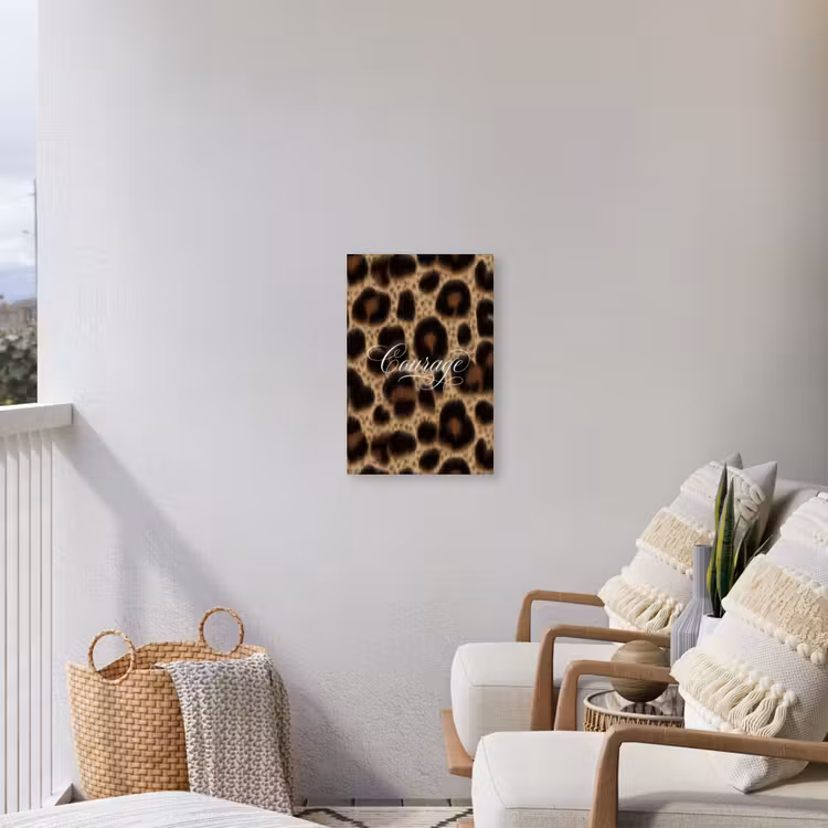 Luipaardprint - Bruin - Courage - Sierlijk Tuinposter op houten frame 2 cm dik klein -sfeer1