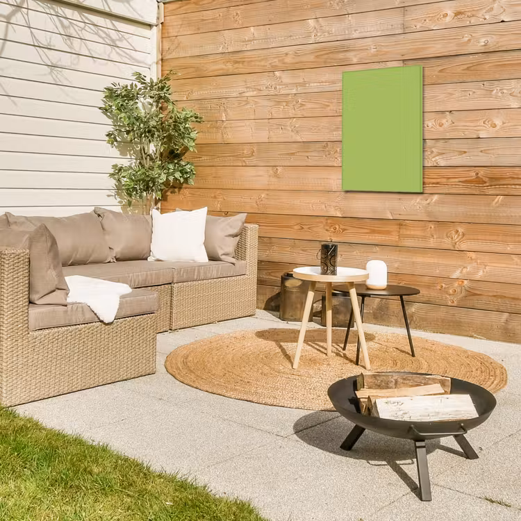 Lime - Glow - Groen Tuinposter op houten frame 2 cm dik klein 841 -sfeer2