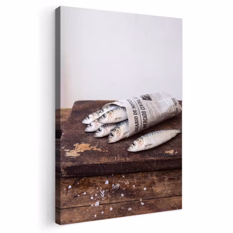 Outdoor Canvas Print - Little Sardine - newspaper - cutting board - Sardientje - krant - snijplank Tuinposter op houten frame 2 cm dik klein