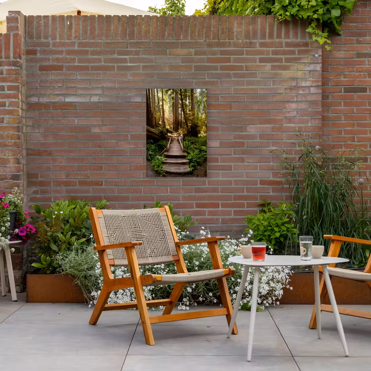 Verloren Brug in het Woud Tuinposter op houten frame 2 cm dik klein -sfeer3