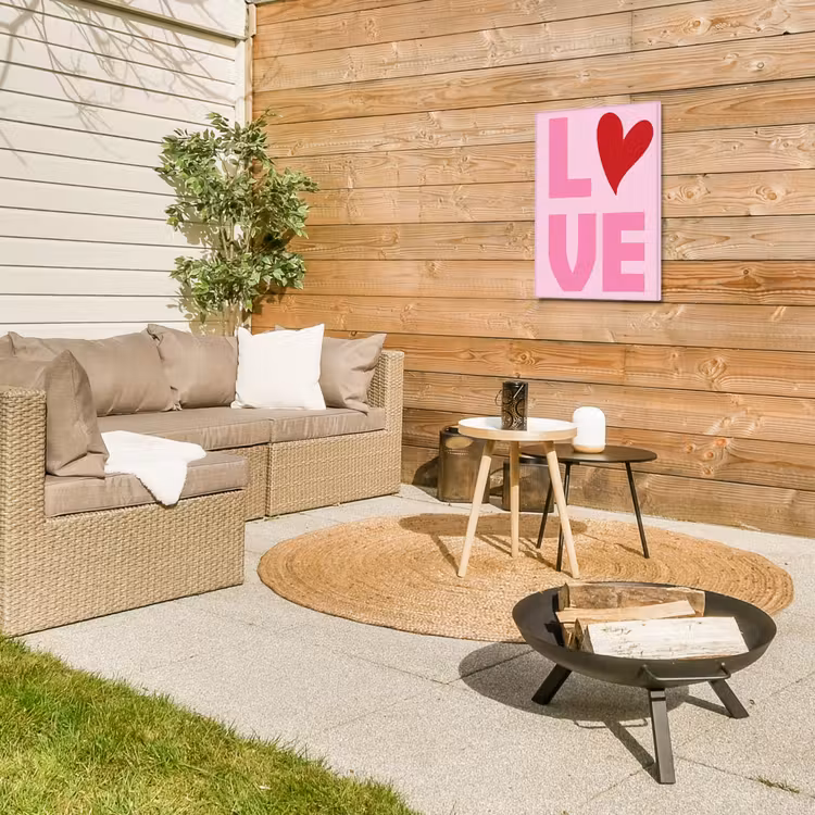 Love - Roze - Hart - Valentijn Tuinposter op houten frame 2 cm dik klein -sfeer2