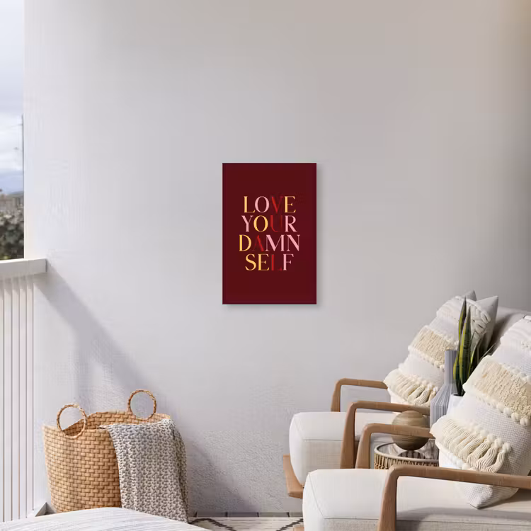 Love your damn self - Kleurrijk - Bordeaux Tuinposter op houten frame 2 cm dik klein -sfeer1