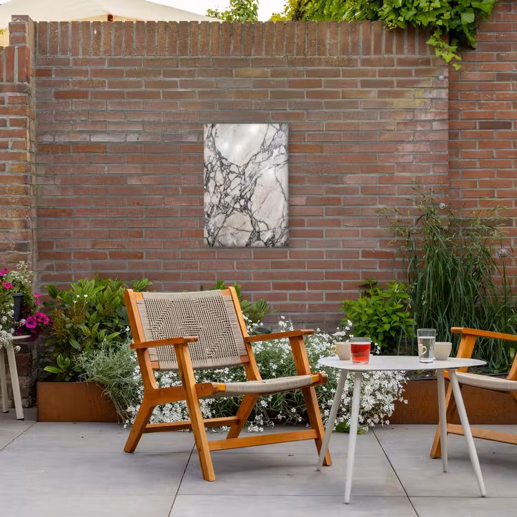 Marmer - Aderen - Patroon - Wit - Grijs Tuinposter op houten frame 2 cm dik klein -sfeer3