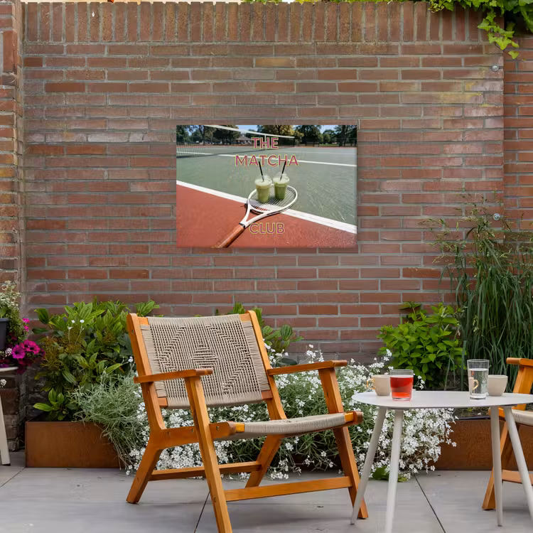 Matcha Club - Tennis - Matcha Tuinposter op houten frame 2 cm dik middel -sfeer3