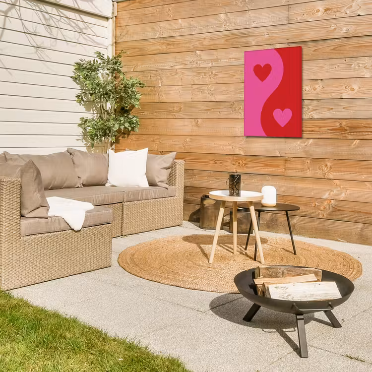 Minimalistisch - Rood - Roze - Hartjes Tuinposter op houten frame 2 cm dik klein -sfeer2