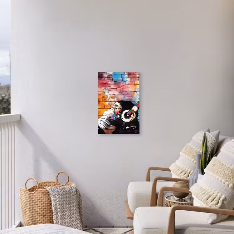 Aap met Koptelefoon Tuinposter op houten frame 2 cm dik klein -sfeer1