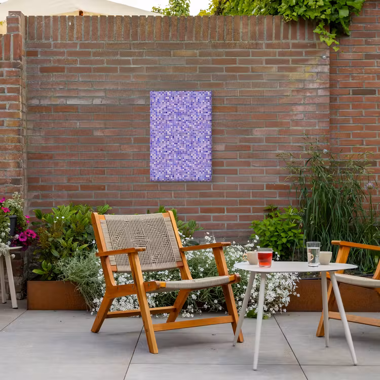 Mozaïek - Tegels - Lila - Amethist Tuinposter op houten frame 2 cm dik klein 841 -sfeer3