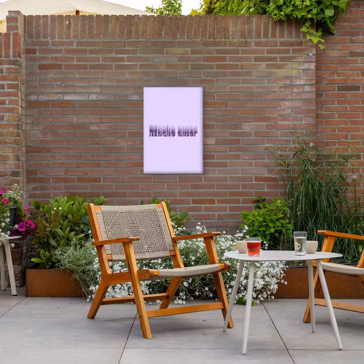 Mucho amor - Paars - Gelaagde letters Tuinposter op houten frame 2 cm dik klein -sfeer3