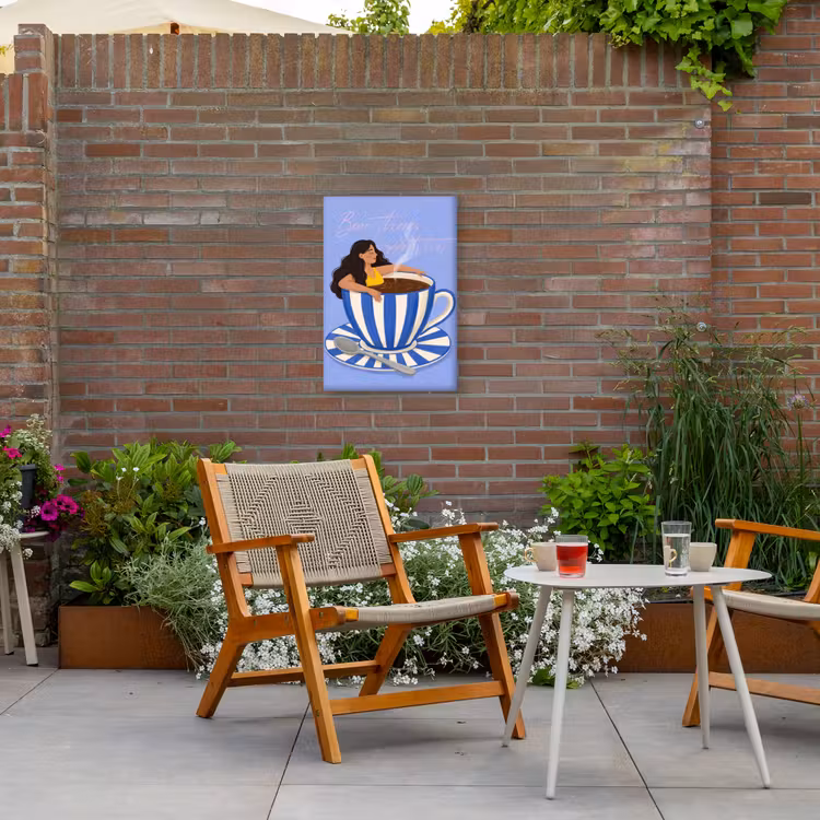 Mok - Koffie - Vrouw - Paars Tuinposter op houten frame 2 cm dik klein -sfeer3