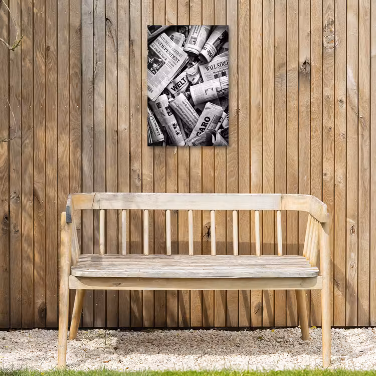Krant - Stapel - Nieuws - Zwart-wit Tuinposter op houten frame 2 cm dik klein -sfeer4