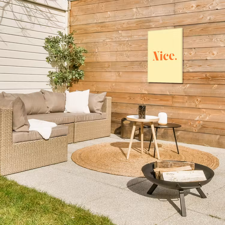 Nice - Oranje - Geel - Minimalistisch Tuinposter op houten frame 2 cm dik klein -sfeer2