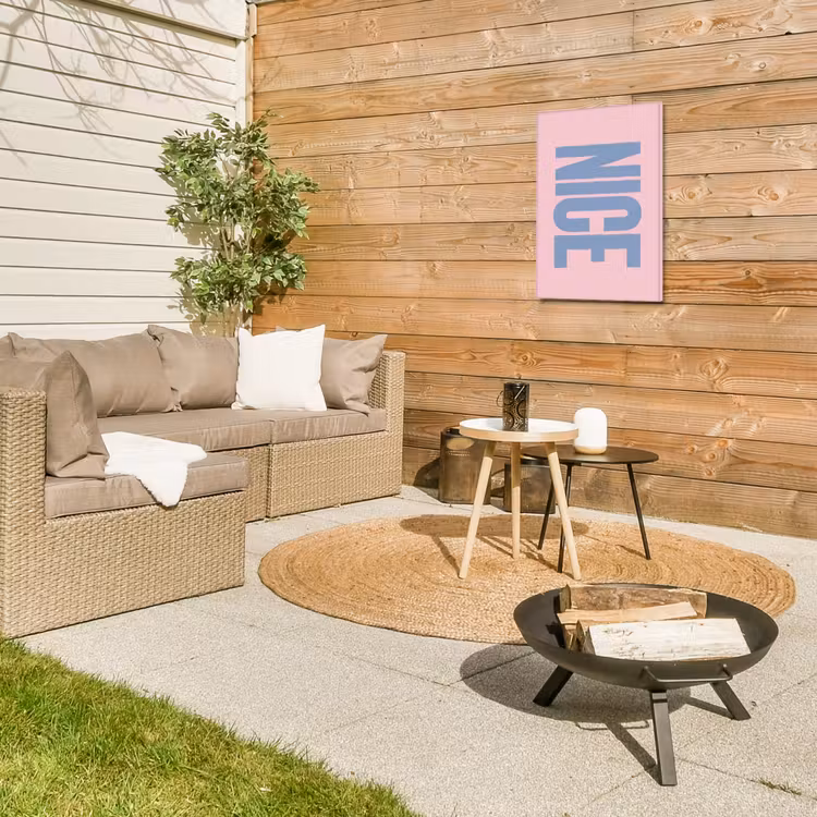 Nice - Paars - Roze Tuinposter op houten frame 2 cm dik klein -sfeer2