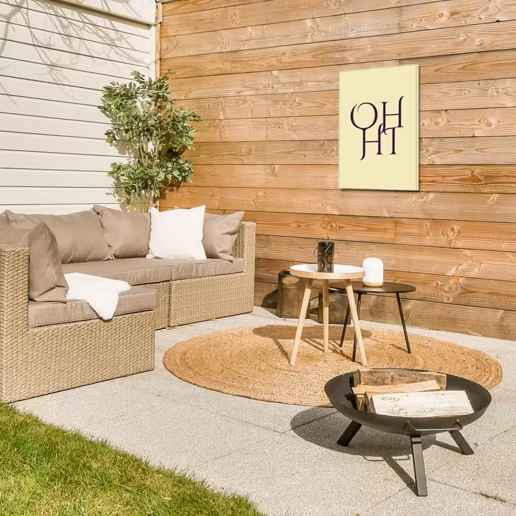Oh hi - Geel - Monogram Tuinposter op houten frame 2 cm dik klein -sfeer2