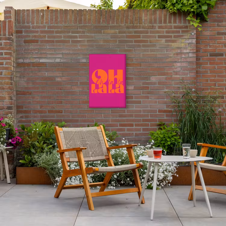 Oh la la - Roze - Oranje - Gestapelde letters Tuinposter op houten frame 2 cm dik klein -sfeer3