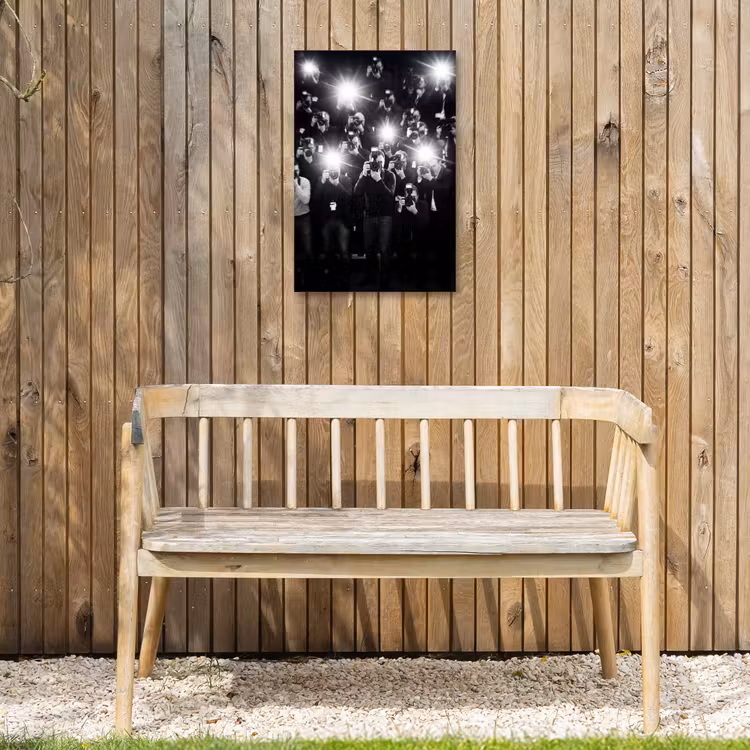 Mensen - Camera - Flitslicht - Zwart-wit - Media Tuinposter op houten frame 2 cm dik klein -sfeer4