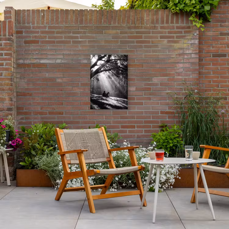Mens - Hond - Natuur - Zwart-wit - Silhouet Tuinposter op houten frame 2 cm dik klein -sfeer3